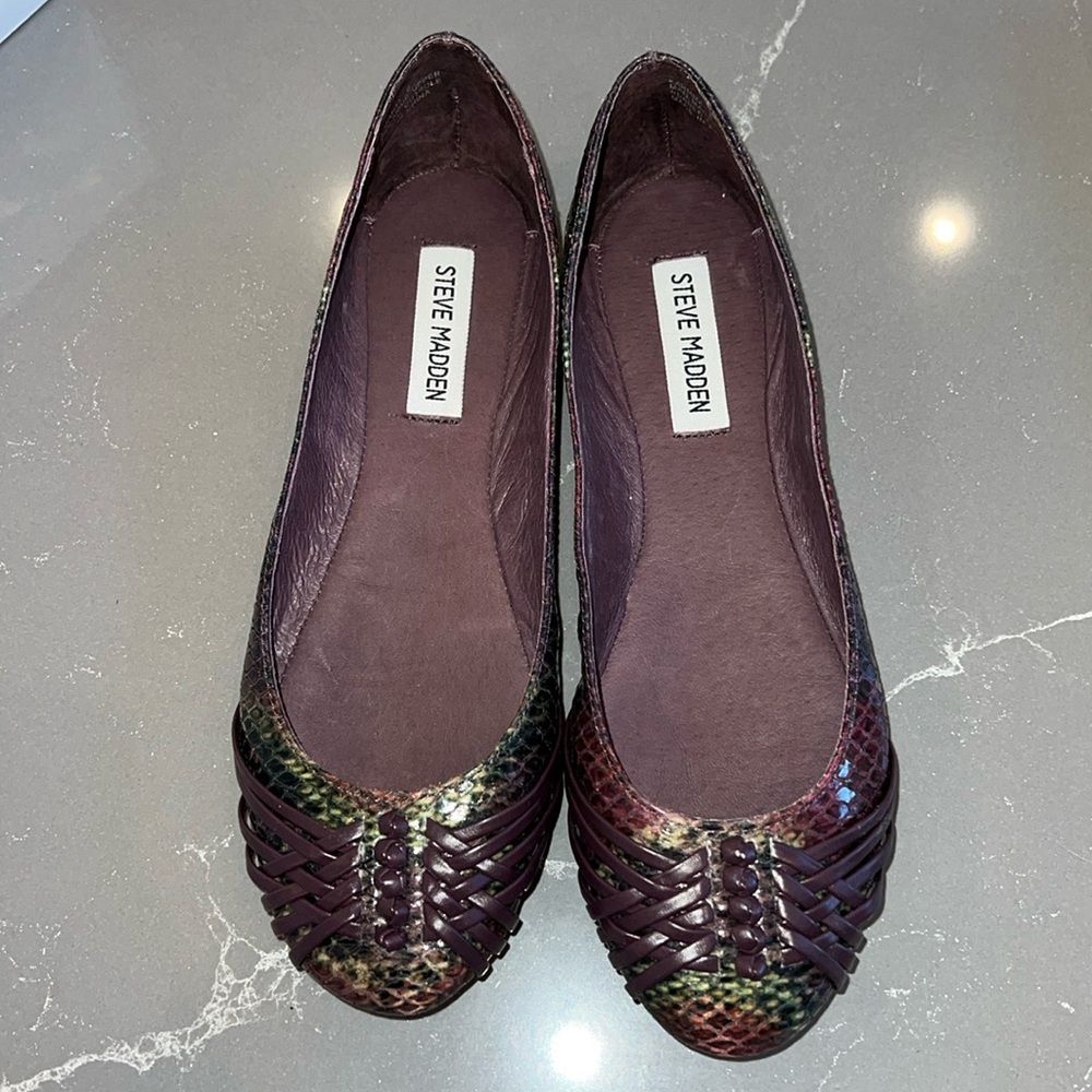 Never worn, Steve Madden KARMMA SNAKE PRINT FLATS PURPLE US 8
